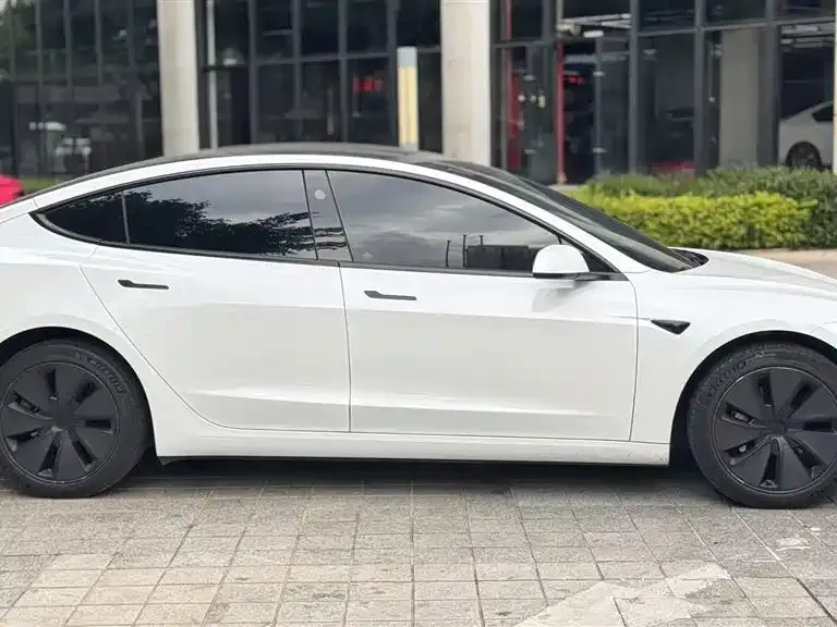 Tesla Model 3 — фото 8