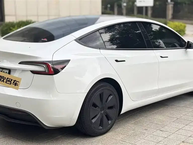 Tesla Model 3 — фото 7