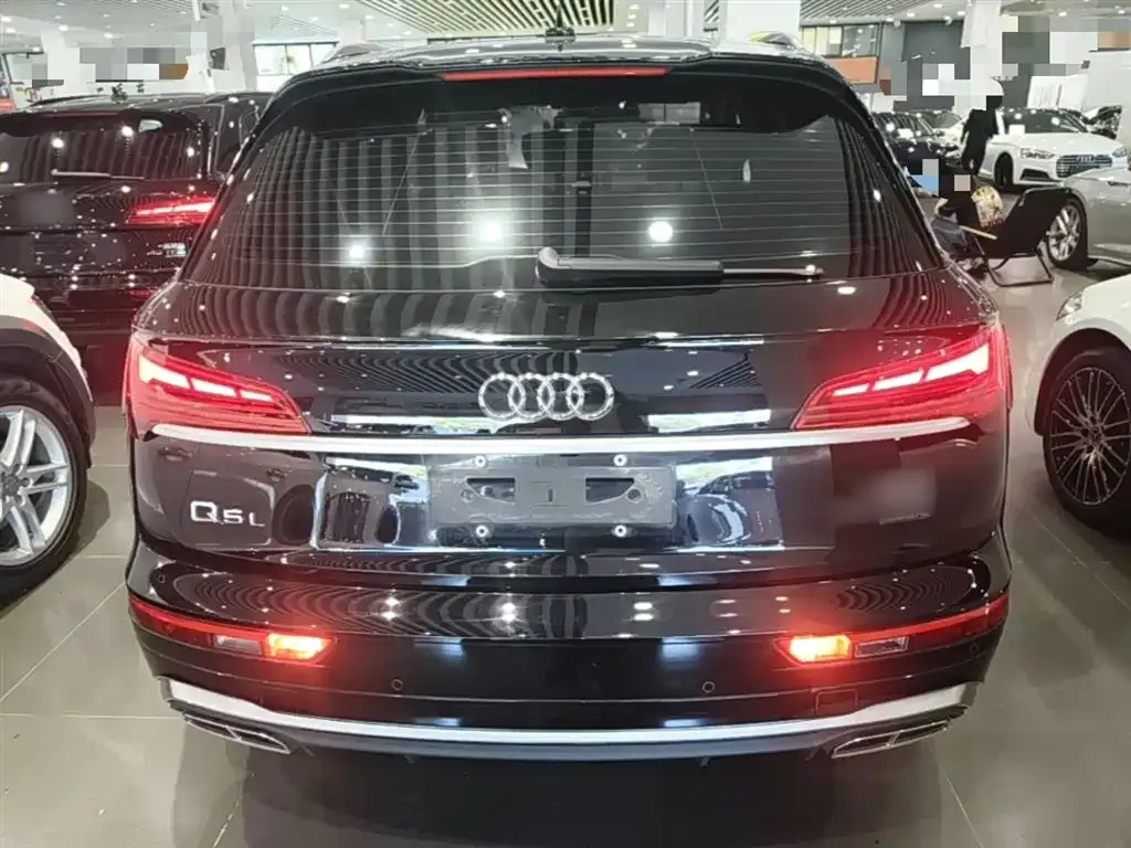 Audi Q5L — фото 8
