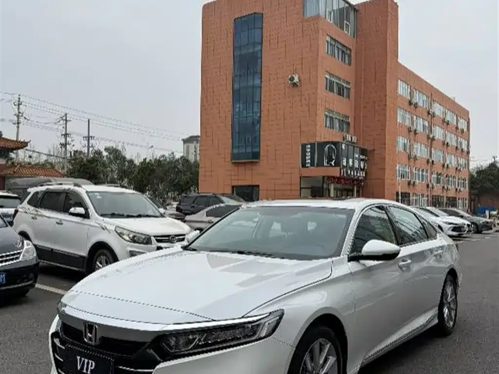 Honda Accord — фото 1