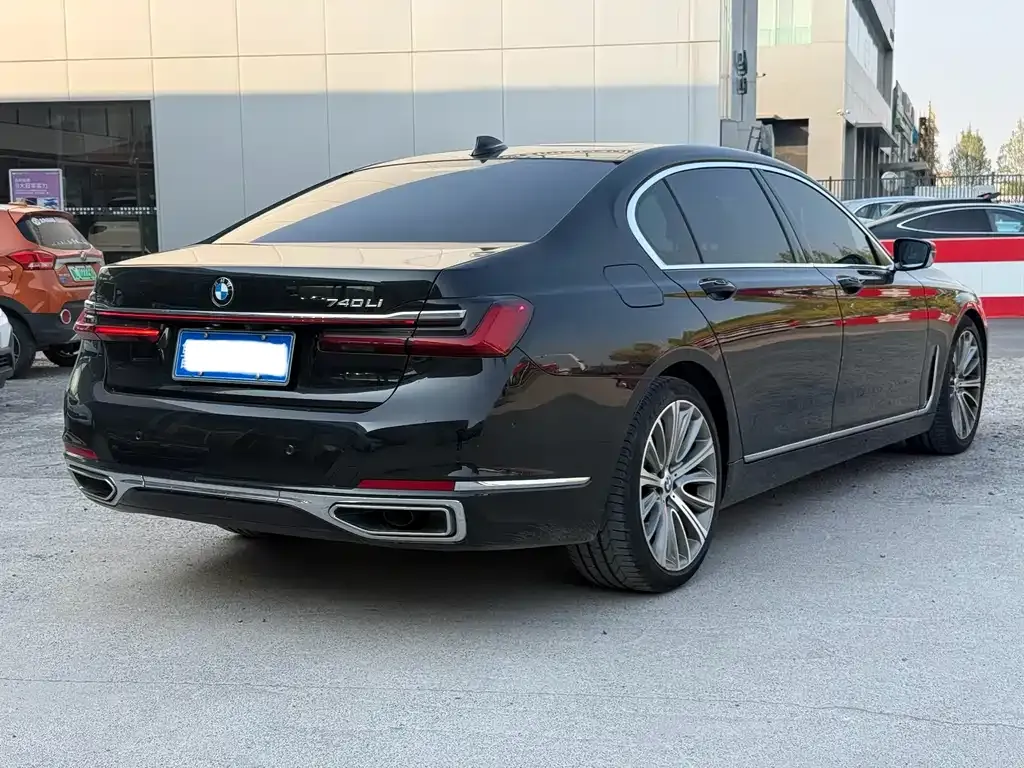 BMW 7 Series — фото 10