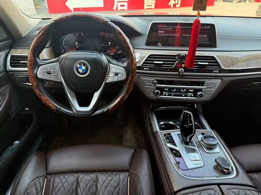 BMW 7 Series — фото 6