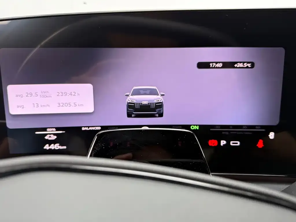 Audi Q6L e-tron — фото 2
