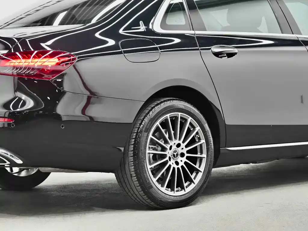 Mercedes-Benz E-Class — фото 10