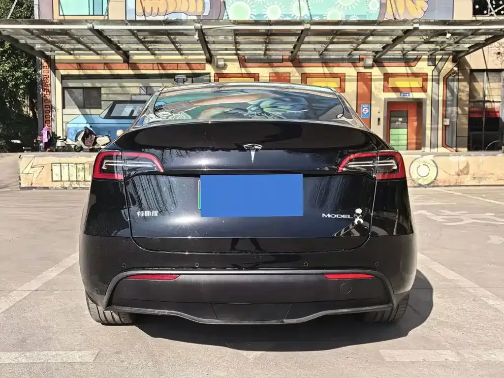 Tesla Model Y — фото 4