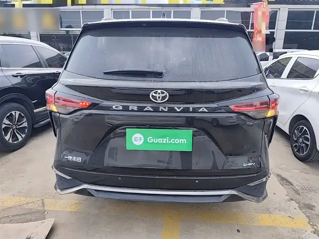 Toyota Granvia 2024 из CN, фото 8