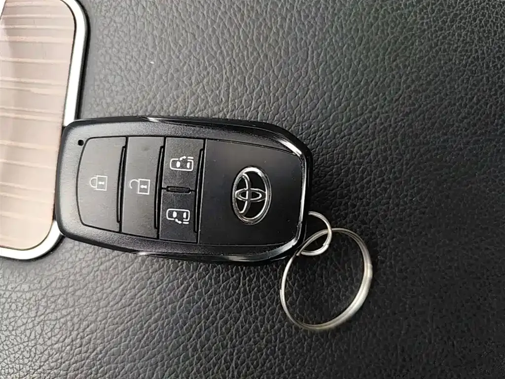 Toyota Granvia 2024 из CN, фото 9