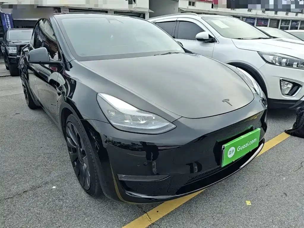 Tesla Model Y — фото 10
