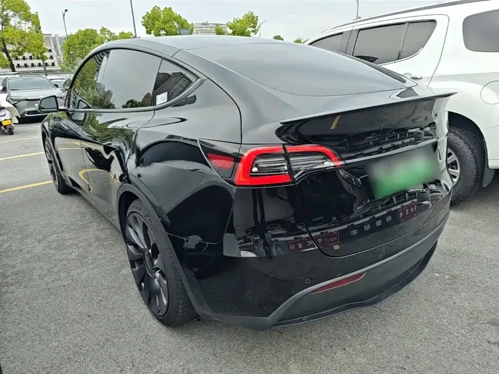 Tesla Model Y — фото 5