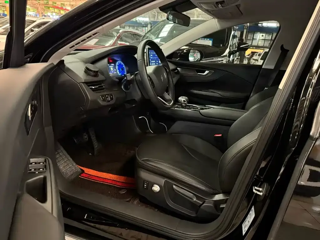 Hongqi E-QM5 2024 из CN, фото 4
