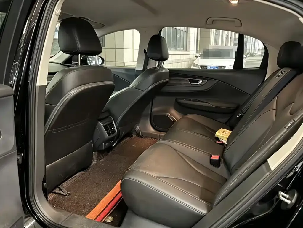 Hongqi E-QM5 2024 из CN, фото 3