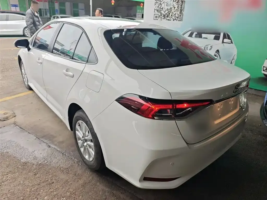 Toyota Corolla — фото 10