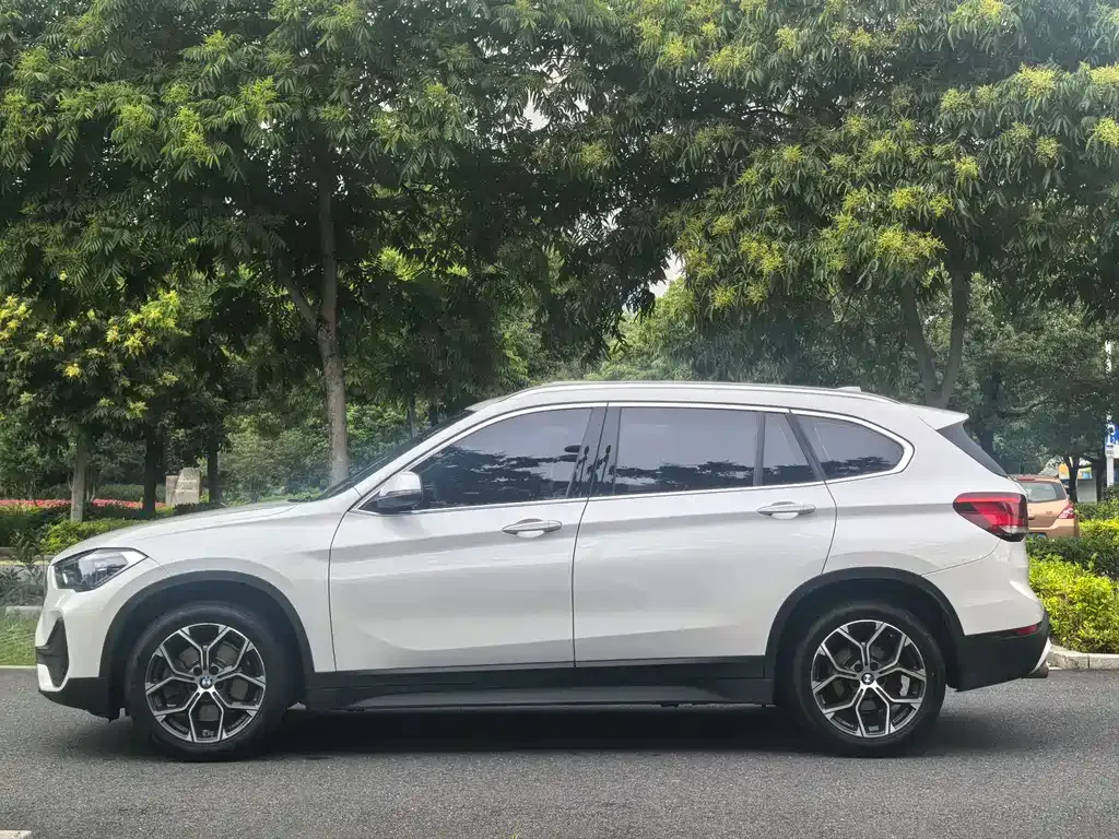 BMW X1 — фото 9