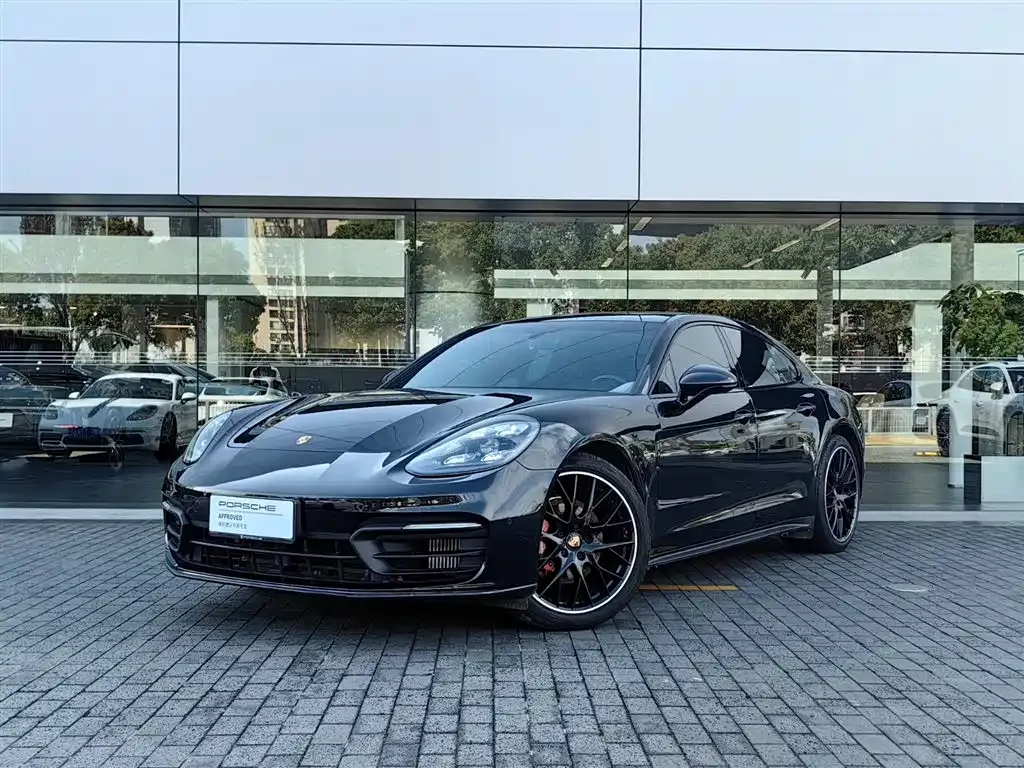 Porsche Panamera — фото 1
