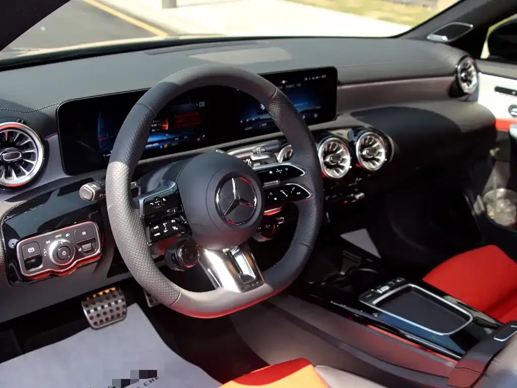 Mercedes-Benz CLA AMG — фото 10