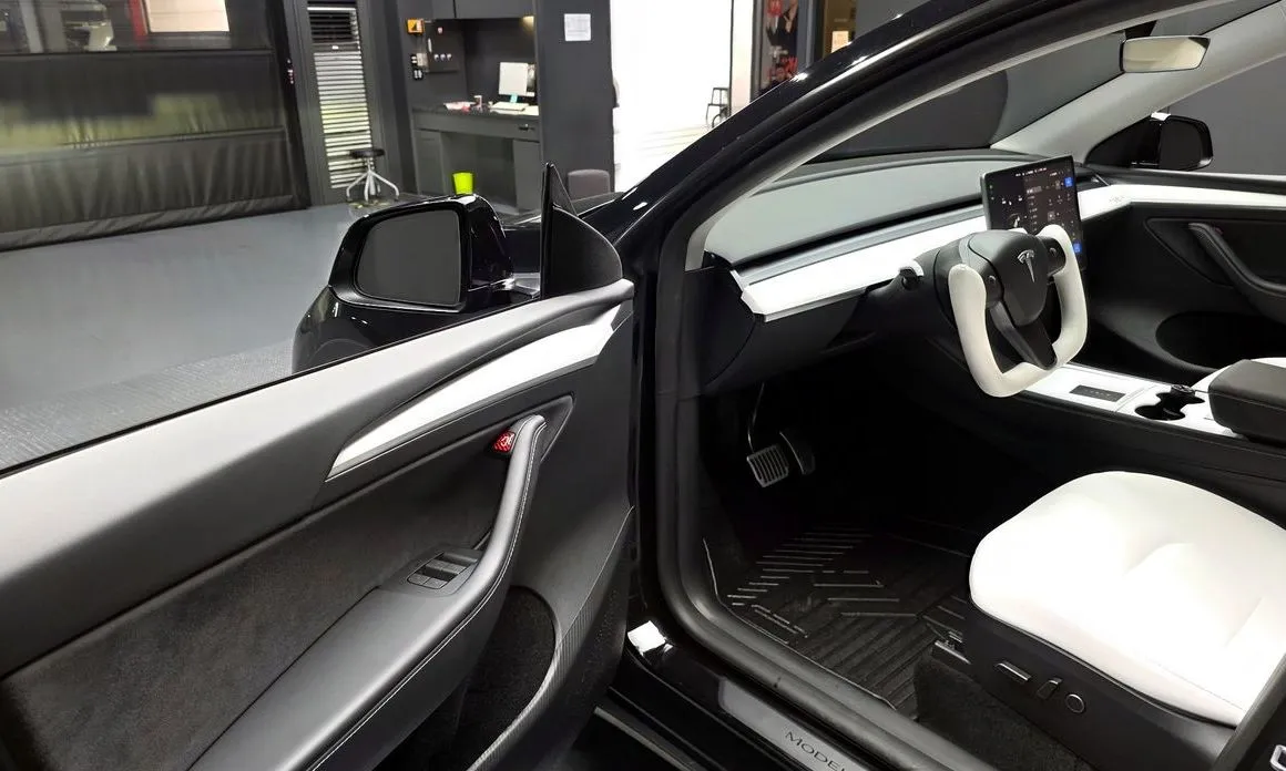 Tesla Model Y — фото 8