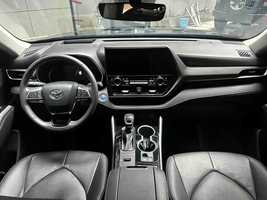 Toyota Highlander — фото 10