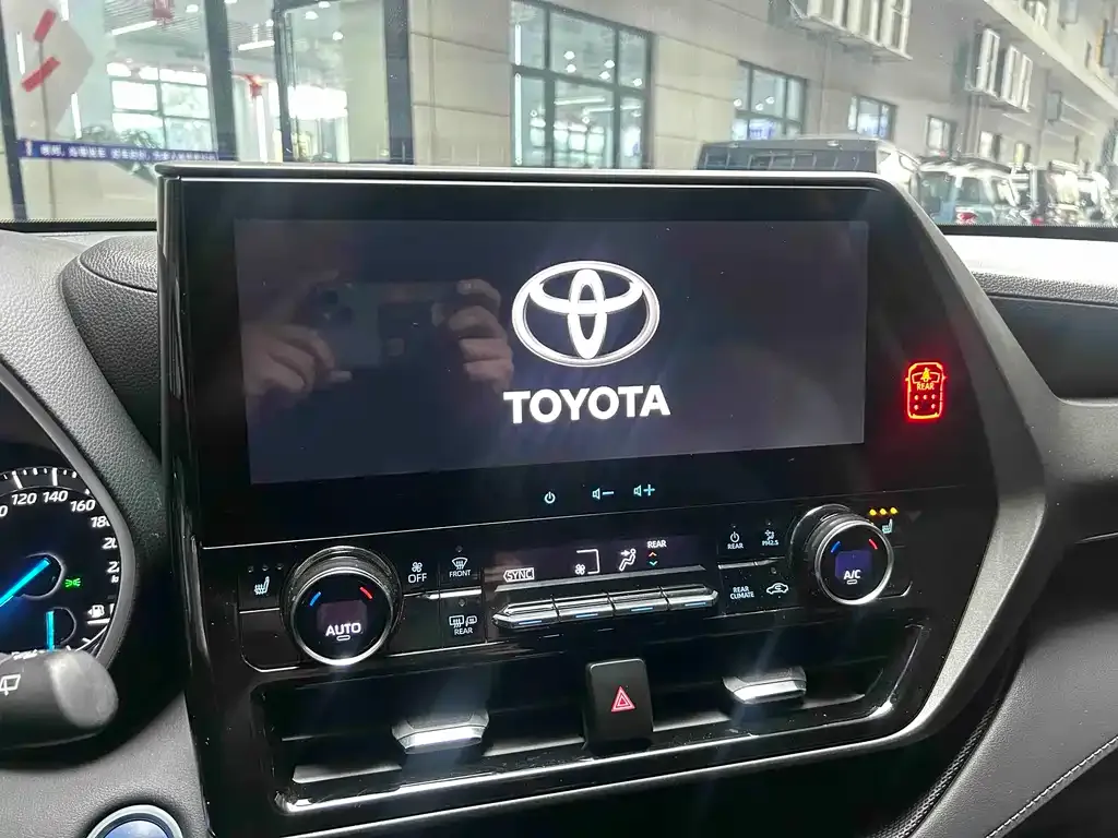 Toyota Highlander — фото 5