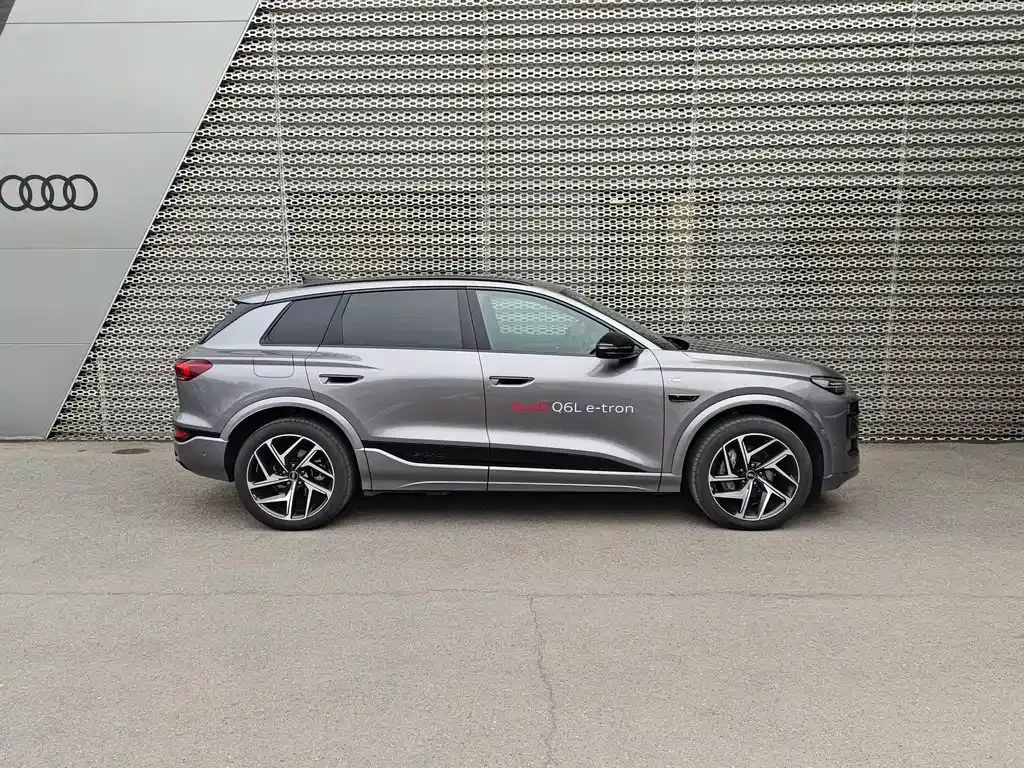 Audi Q6L e-tron — фото 10