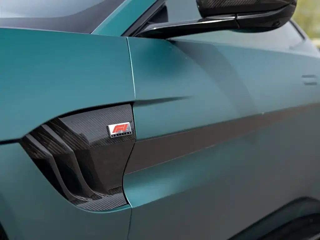 Aston Martin V8 Vantage 2022 из CN, фото 2