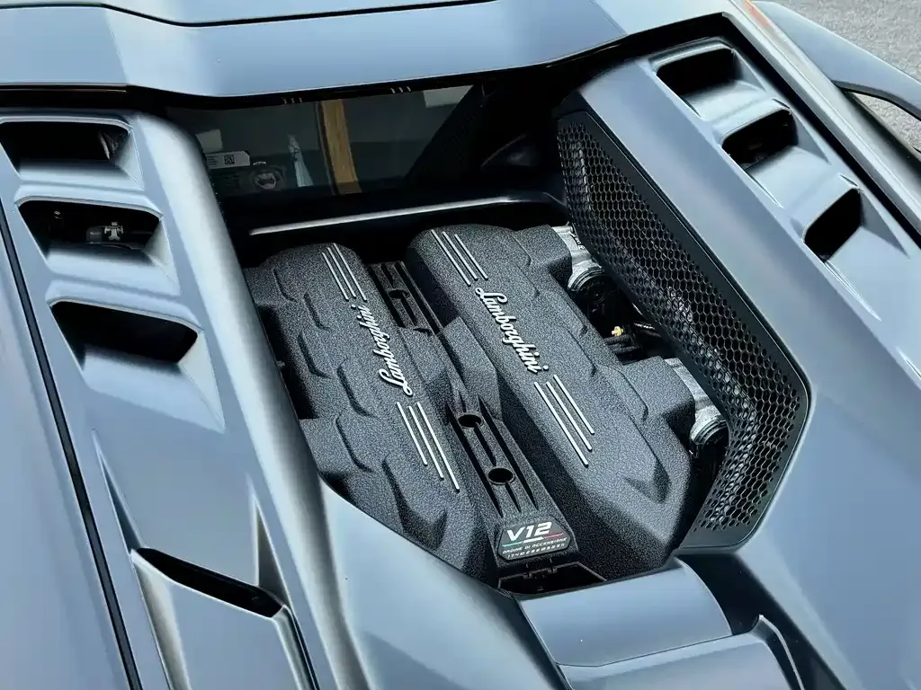 Lamborghini Revuelto 2025 из CN, фото 7