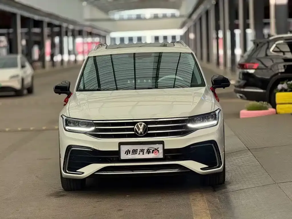 Volkswagen Tiguan L — фото 9