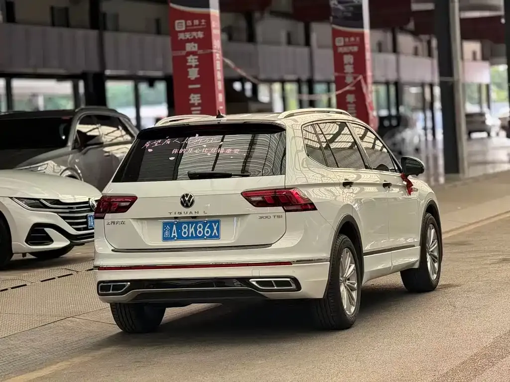 Volkswagen Tiguan L — фото 10