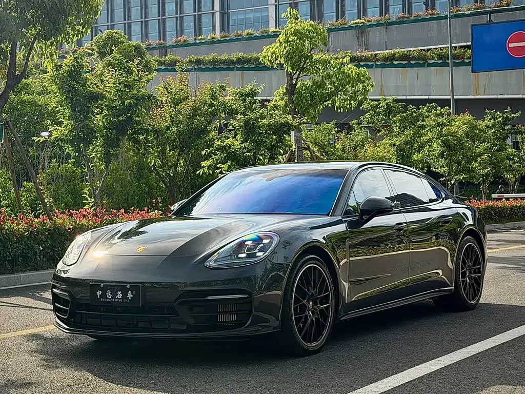 Porsche Panamera — фото 1