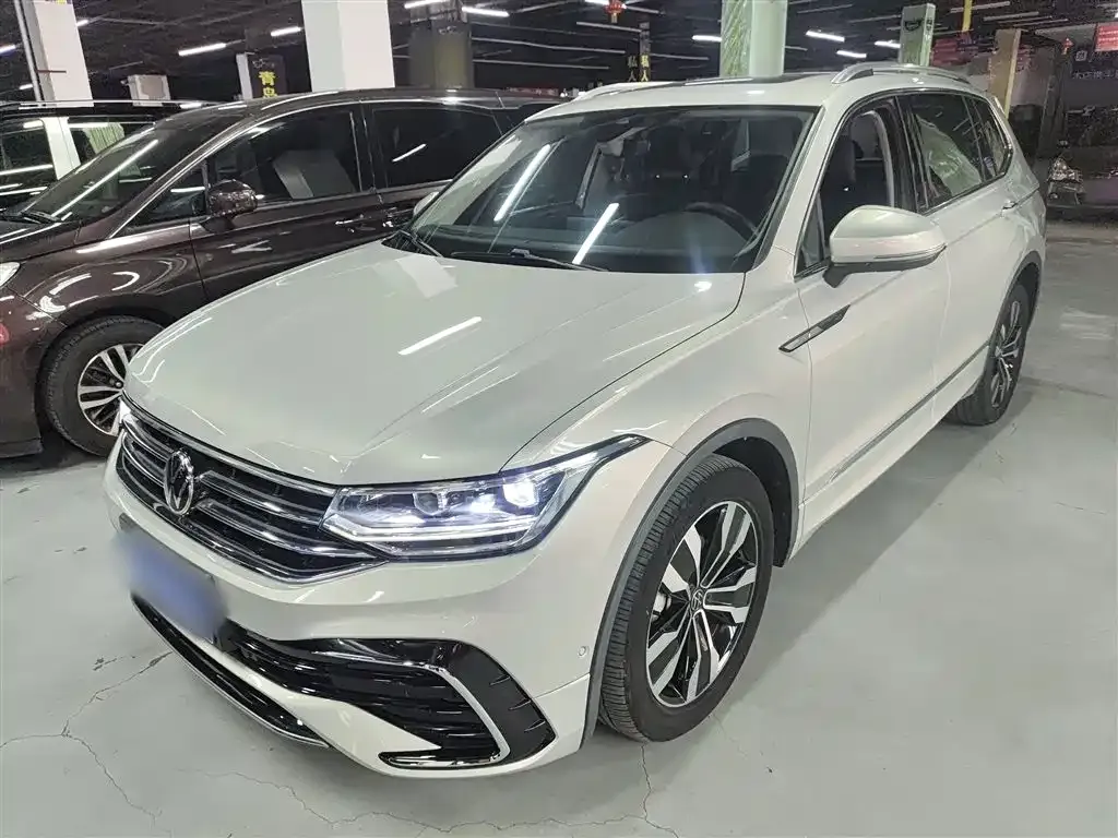 Volkswagen Tiguan L — фото 9