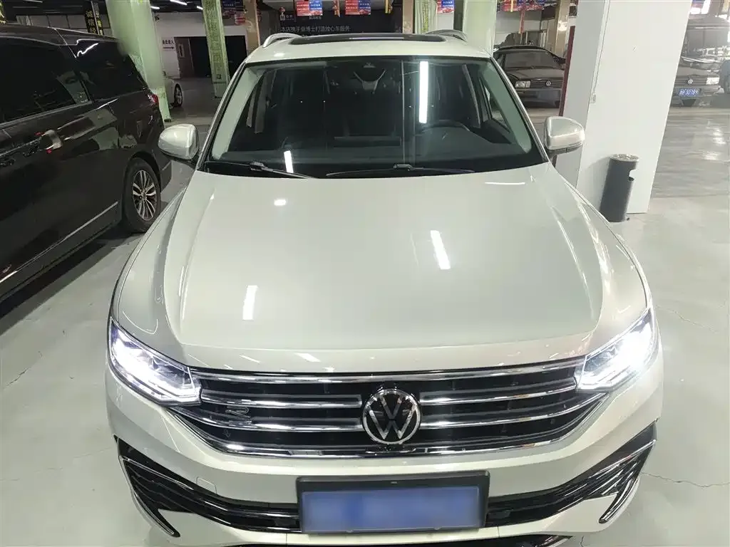 Volkswagen Tiguan L — фото 7