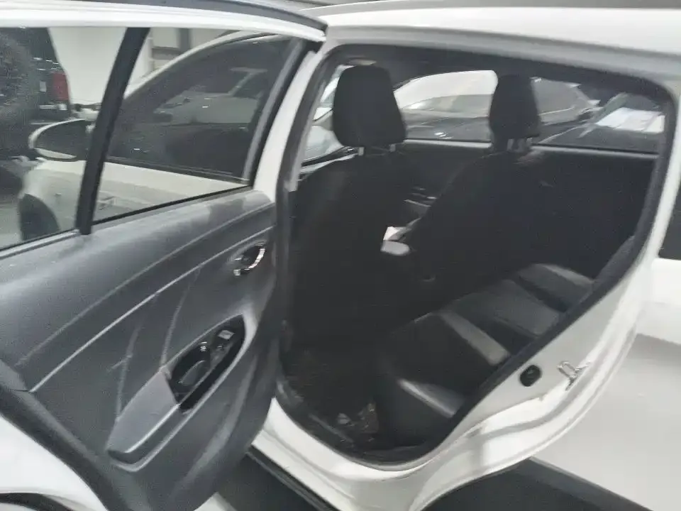 Toyota Yaris L — фото 2