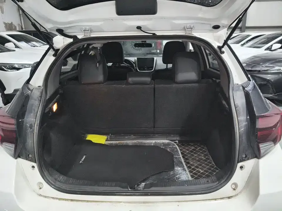 Toyota Yaris L — фото 8