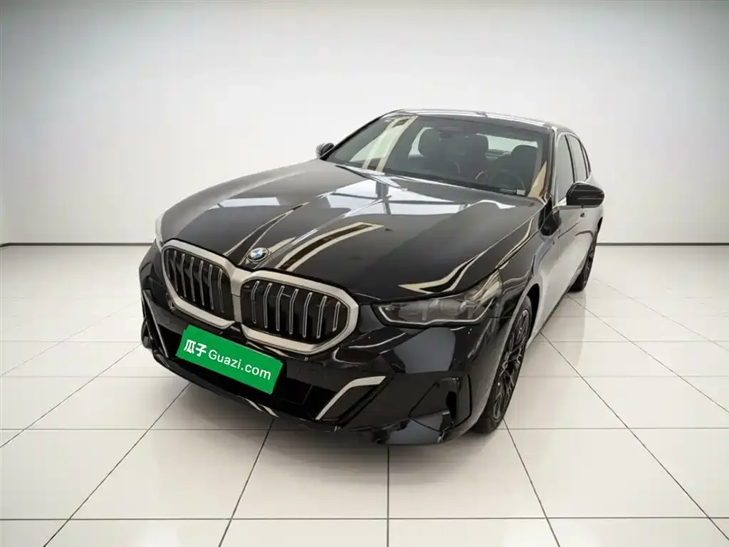 BMW 5 Series — фото 1