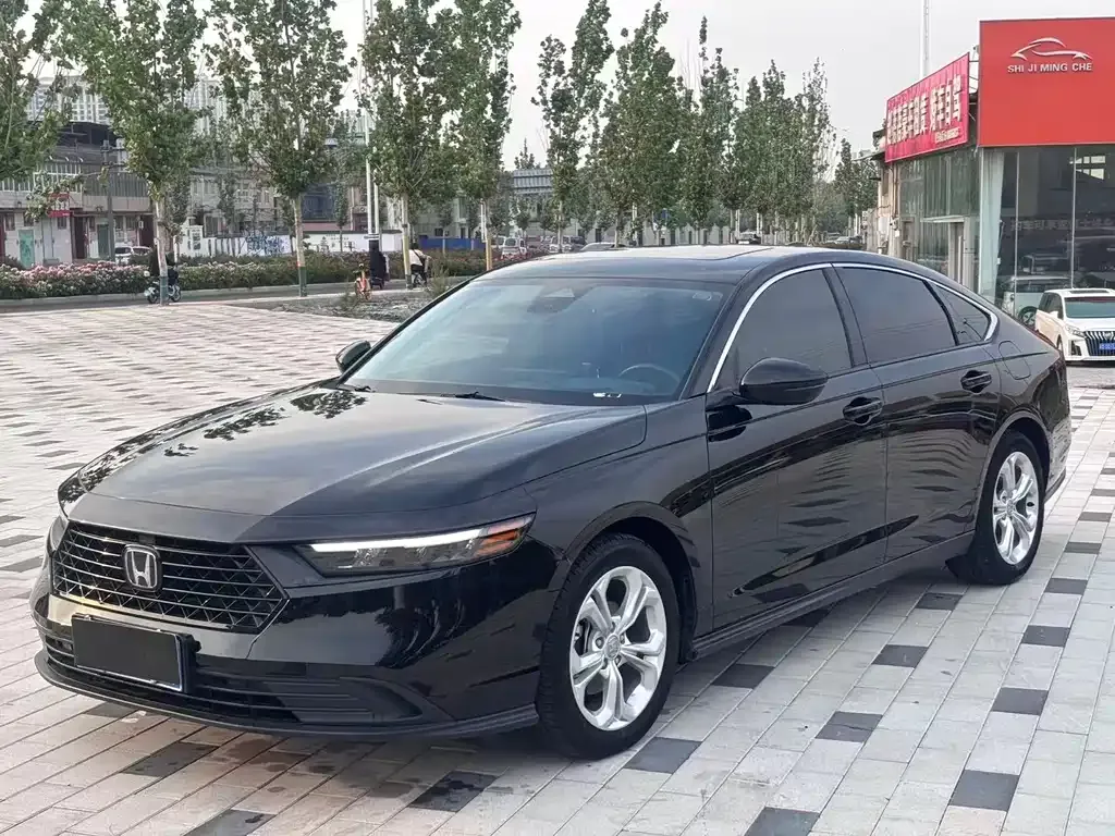Honda Accord — фото 1