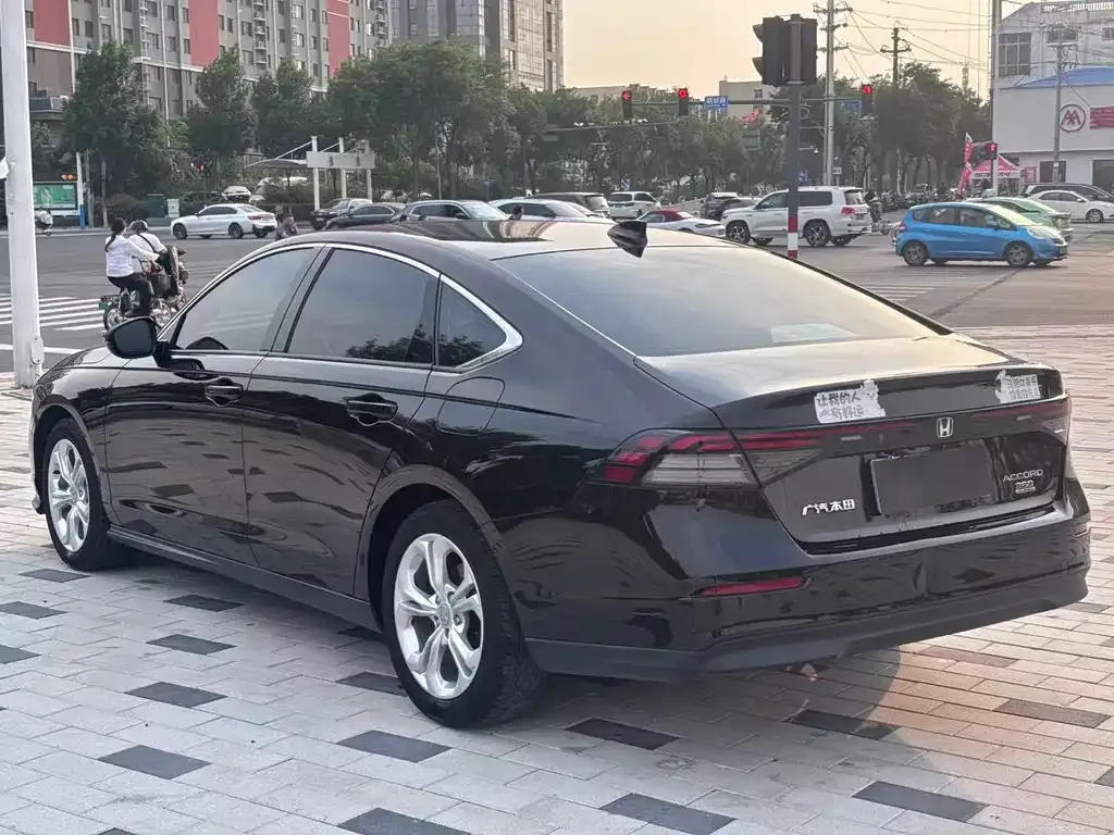 Honda Accord — фото 8
