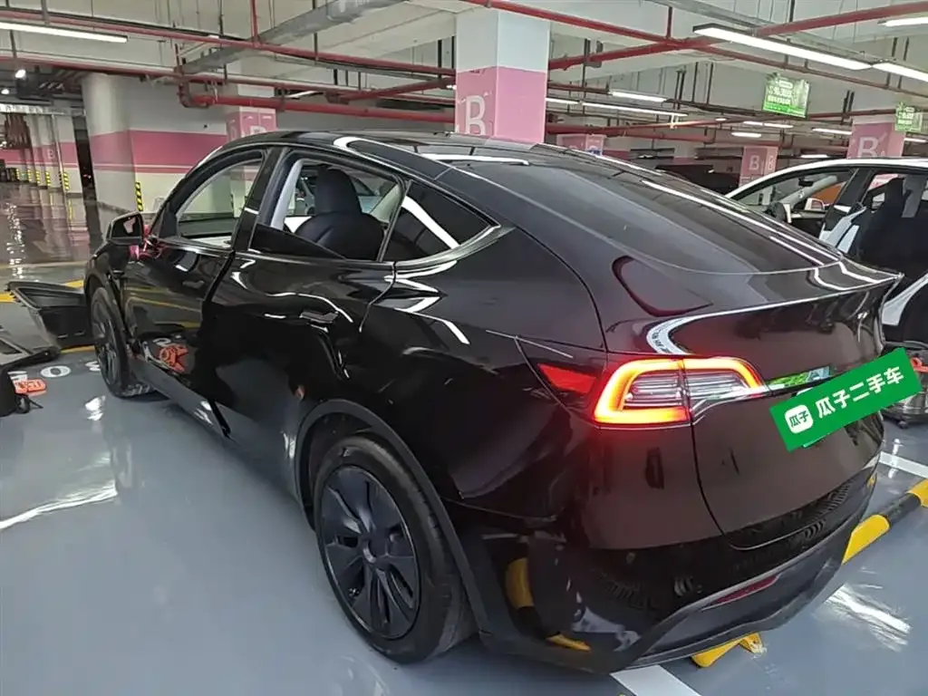 Tesla Model Y — фото 9