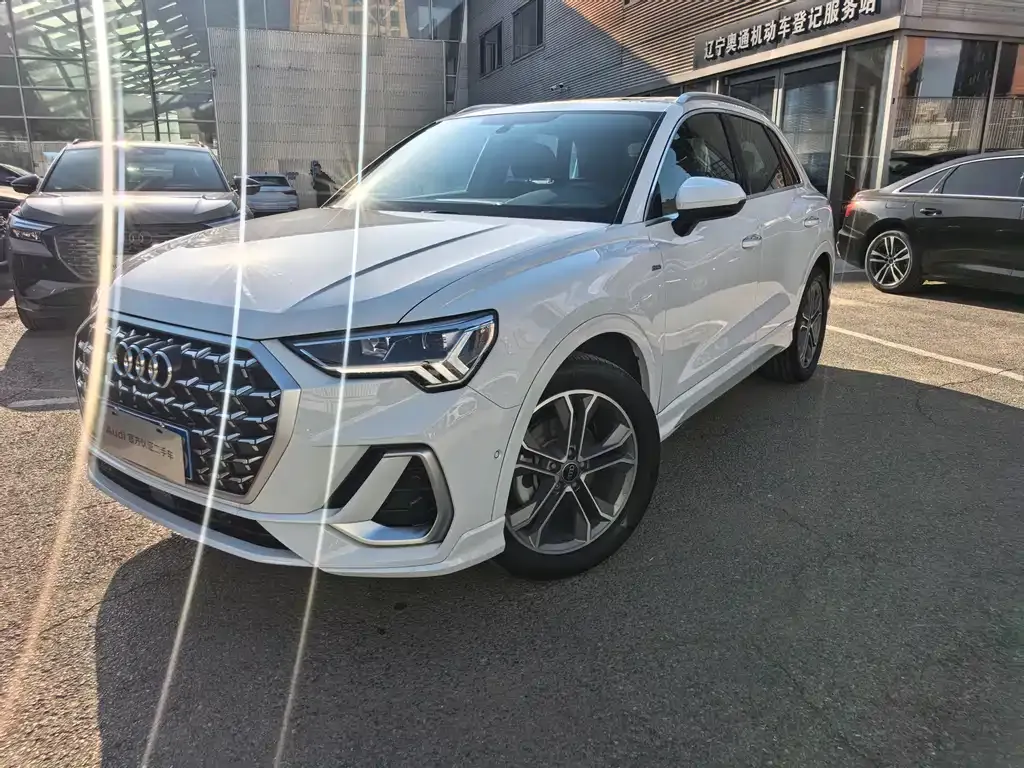 Audi Q3 — фото 1