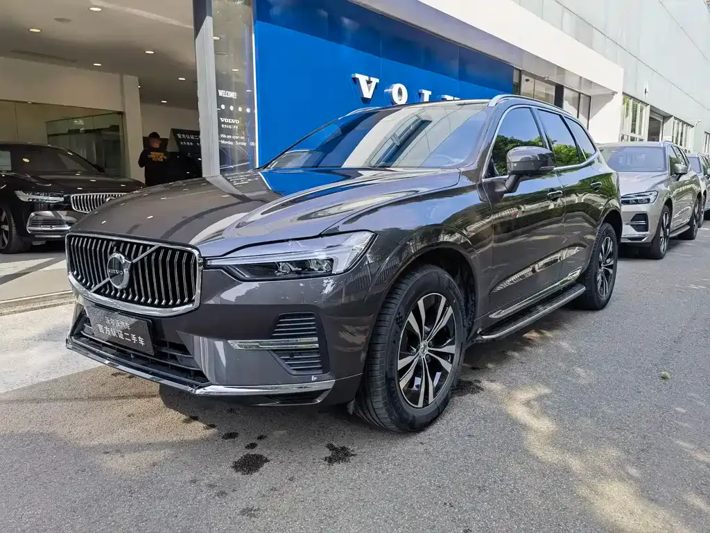 Volvo XC60 — фото 1