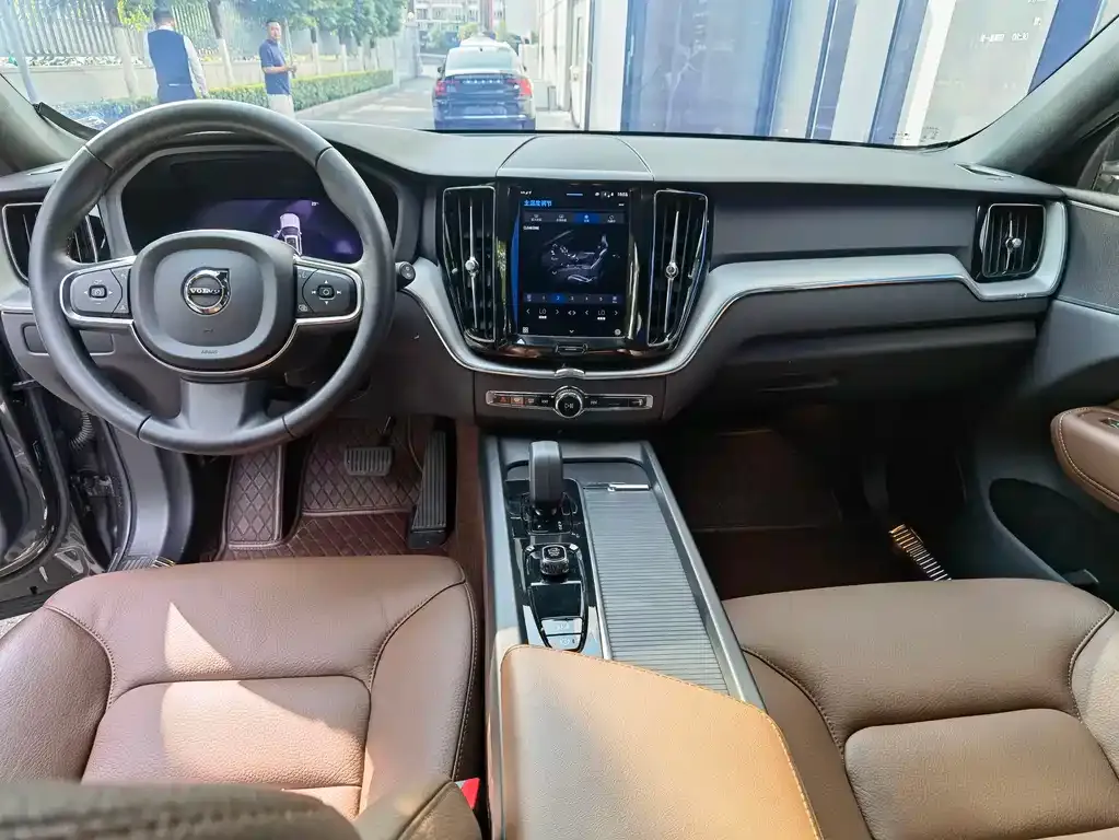 Volvo XC60 — фото 2