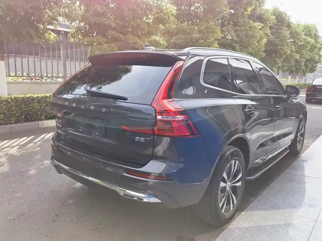 Volvo XC60 — фото 9