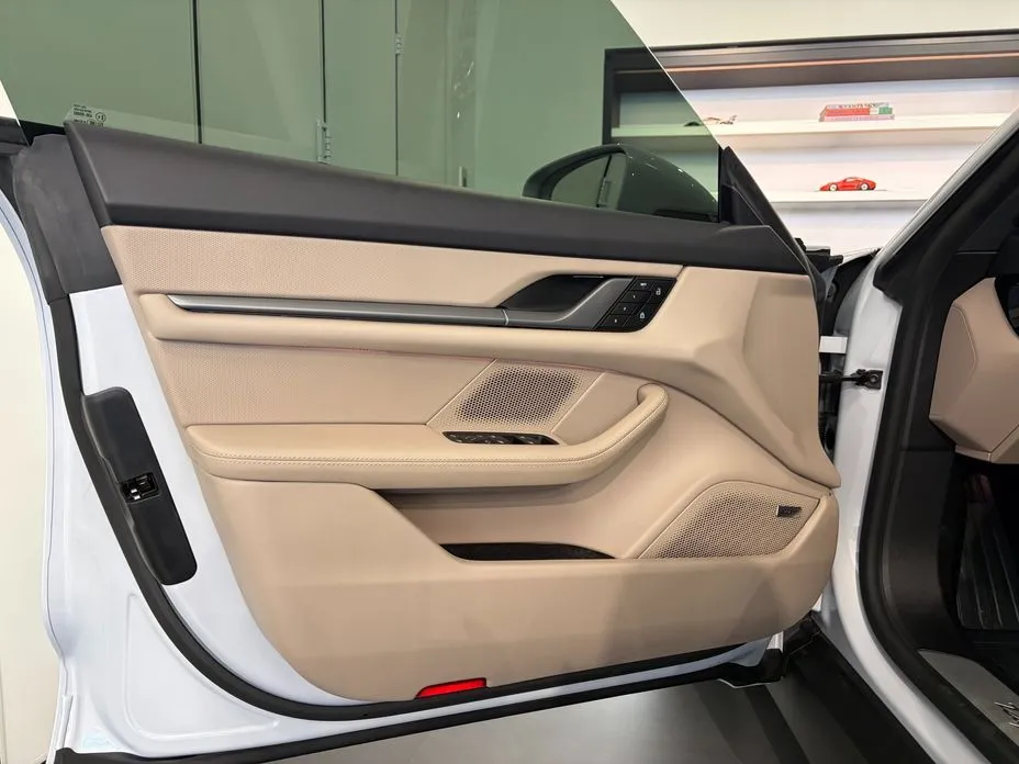 Porsche Taycan 2026 из KR, фото 4