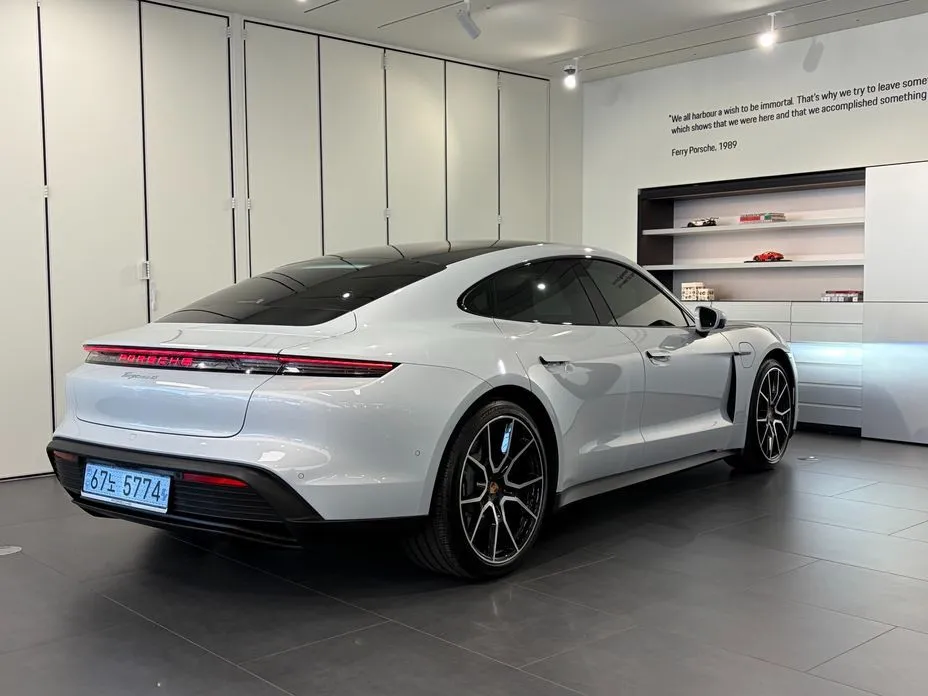 Porsche Taycan 2026 из KR, фото 2