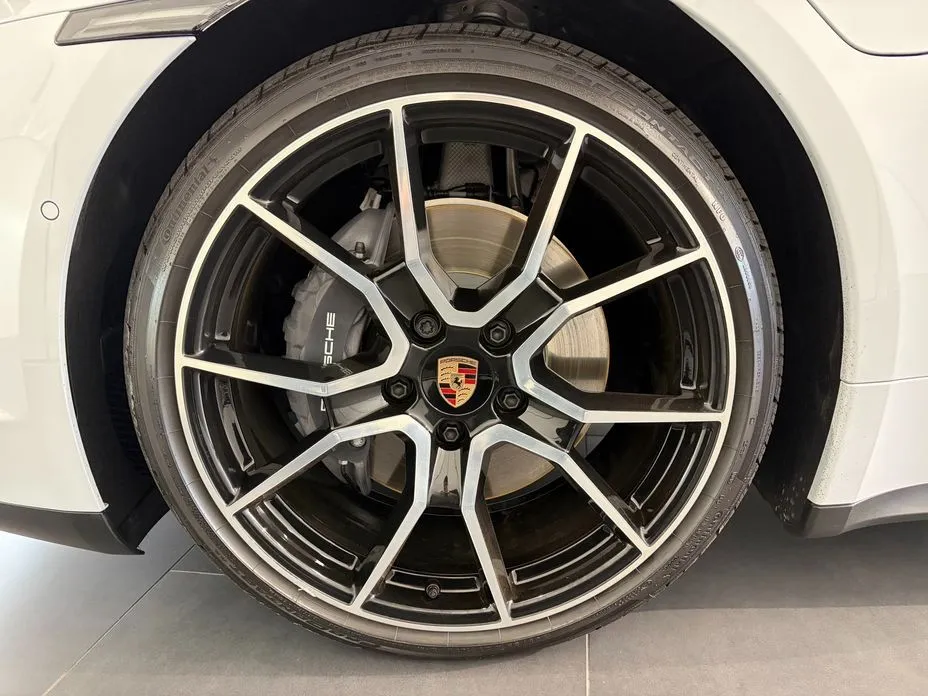 Porsche Taycan 2026 из KR, фото 9