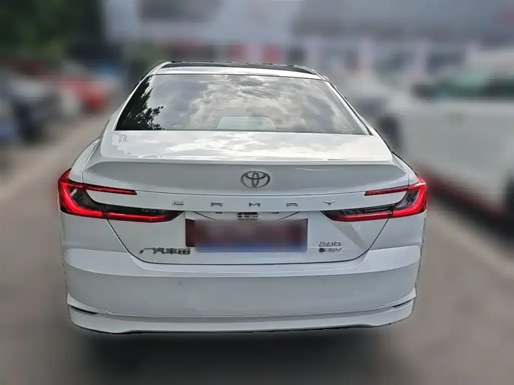 Toyota Camry — фото 5