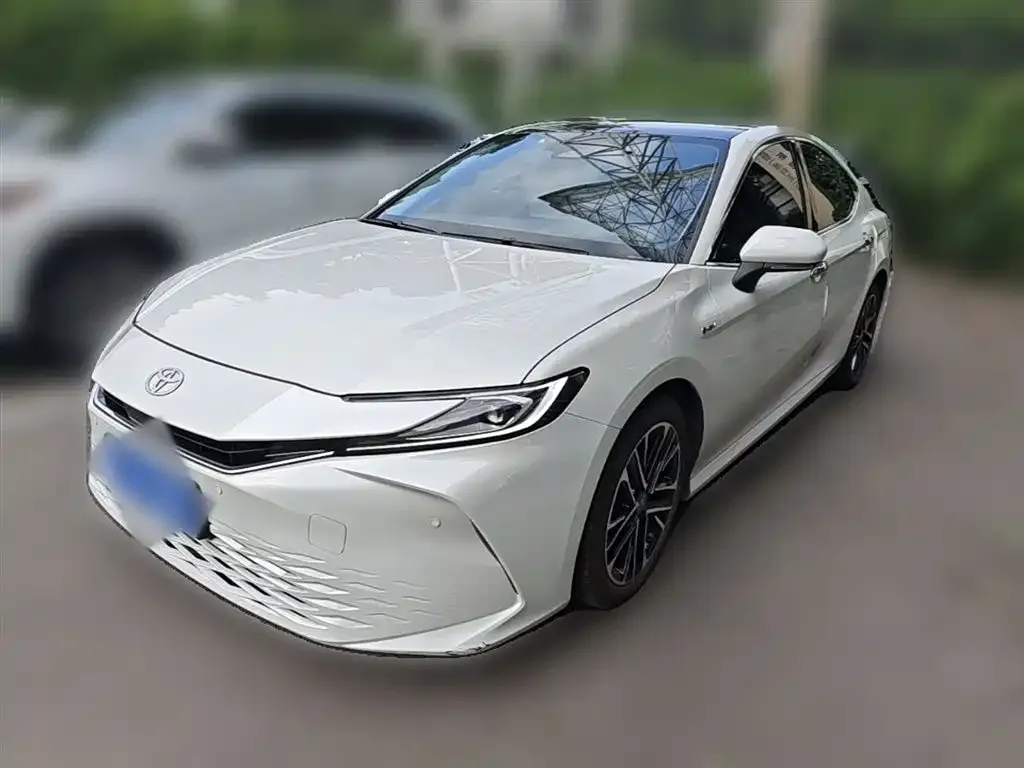 Toyota Camry — фото 3