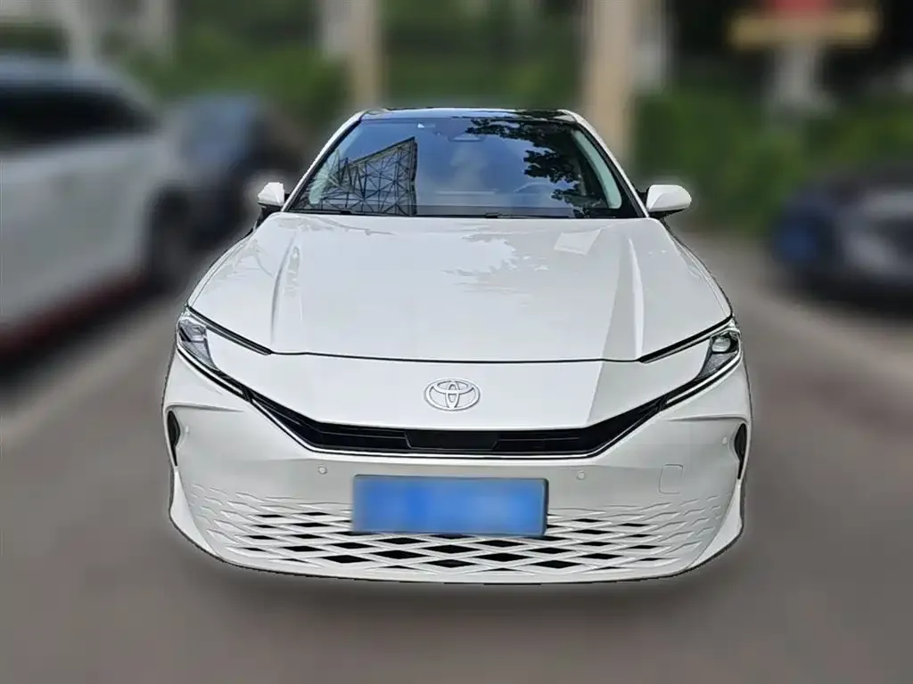 Toyota Camry — фото 7