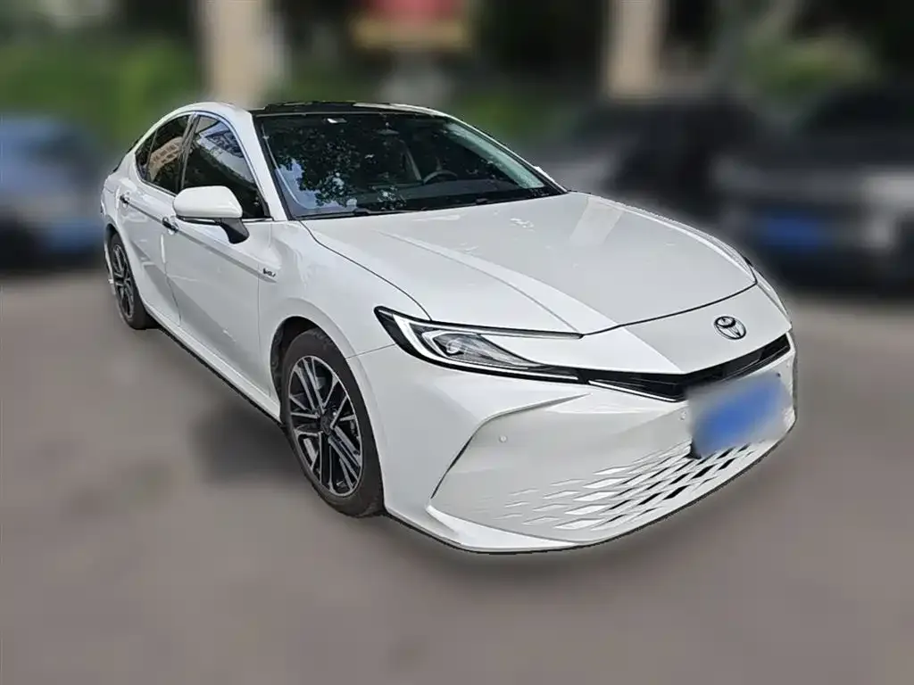 Toyota Camry — фото 9