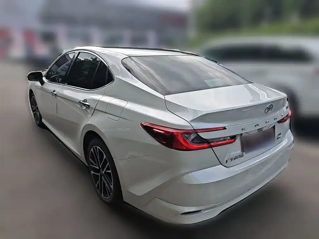 Toyota Camry — фото 4