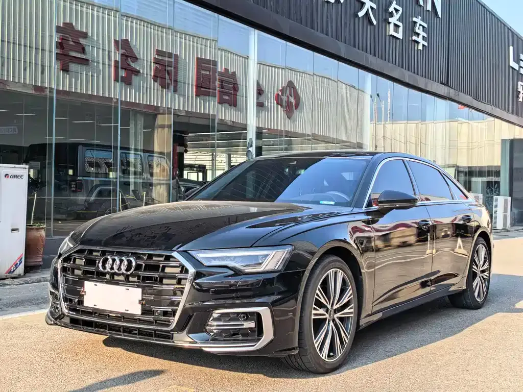 Audi A6L — фото 1