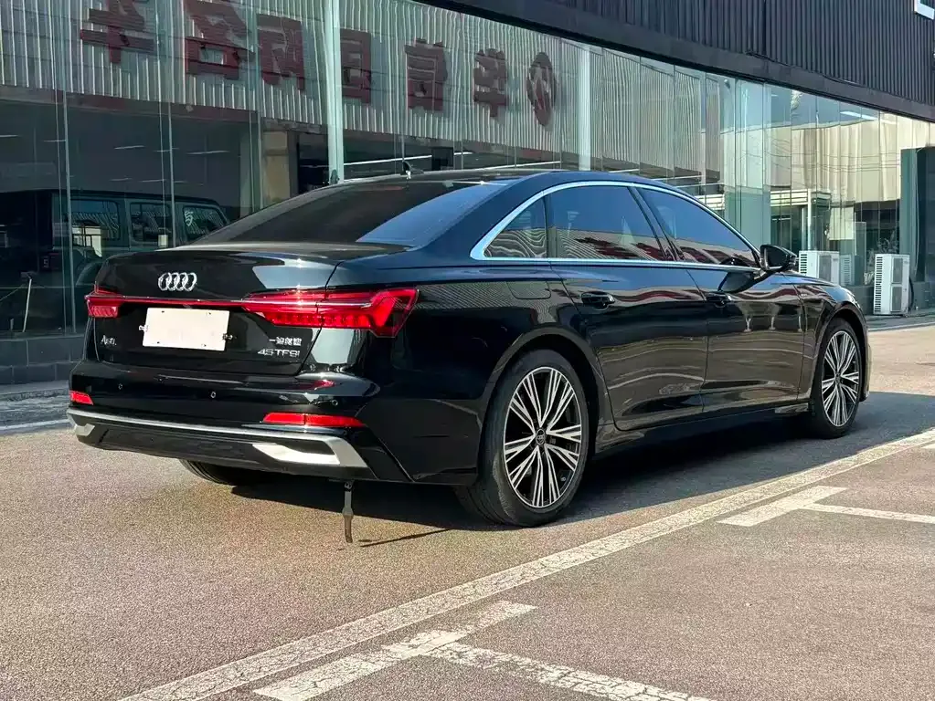 Audi A6L — фото 8